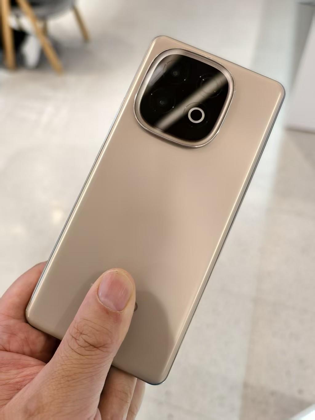 iQOO z10 turbo pro正面硬刚红米turbo4pro、谁更强